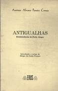 Sobre "Antigualhas" Autor: Antônio Alvares Pereira Coruja (1806-1889). Local de publicação: Gazeta de Porto Alegre. Período: Publicado nas décadas de 1880. Conteúdo: Crônicas com memórias pessoais que registram detalhes da vida, costumes, ruas e personagens da capital gaúcha no século XIX. Valor: Considerado uma fonte histórica importante, pois oferece uma perspectiva da vida comum em Porto Alegre, sob o ponto de vista de um observador "afetuoso". O autor e sua relação com a cidade Relação: Coruja viveu como estudante em Porto Alegre, mas se mudou para o Rio de Janeiro em 1837. Objetivo das crônicas: Servir como uma crônica memorialística sobre sua época de estudante na província de São Pedro do Rio Grande do Sul.